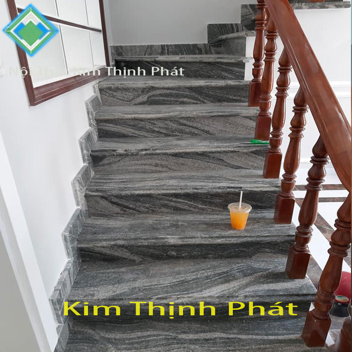  cầu thang đá hoa cương bình thạng