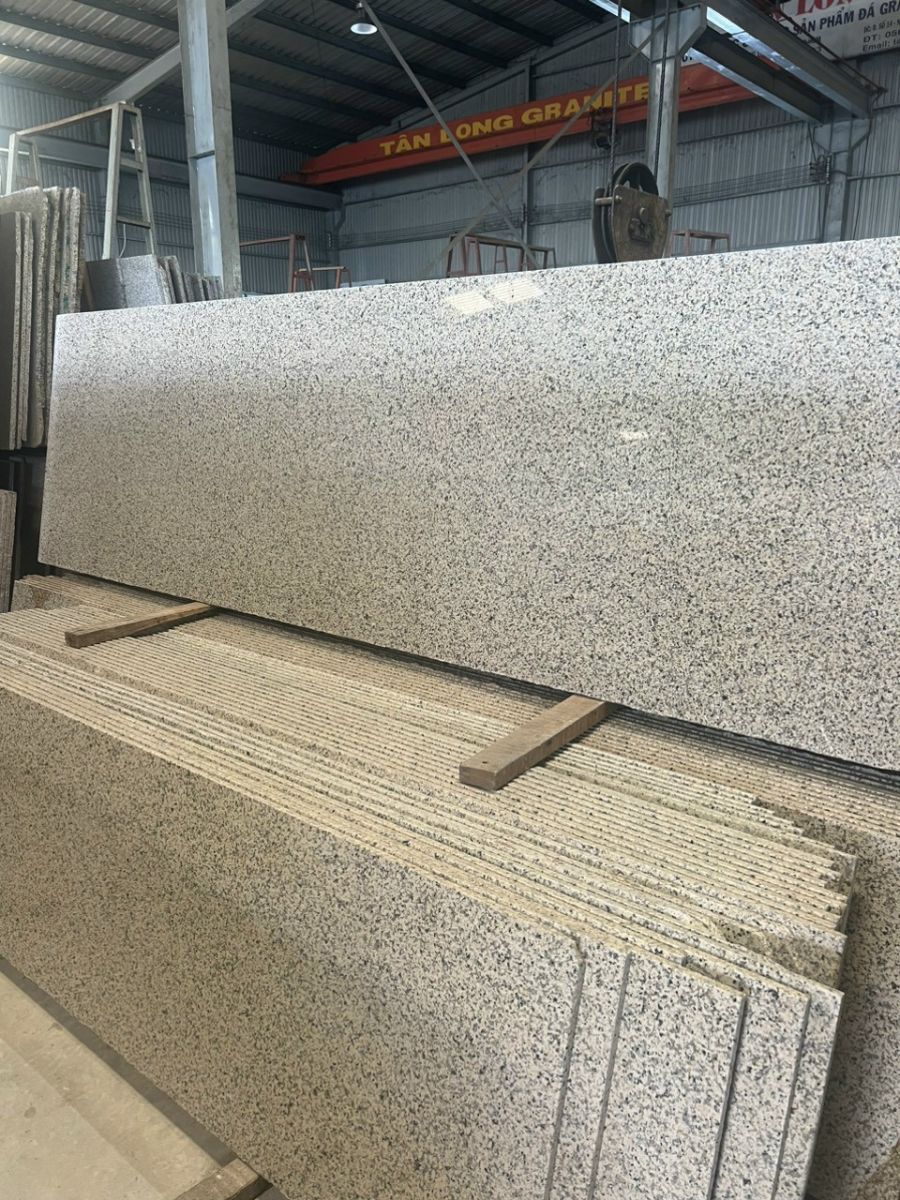 đá Granite vàng bình định giá bao nhiêu?