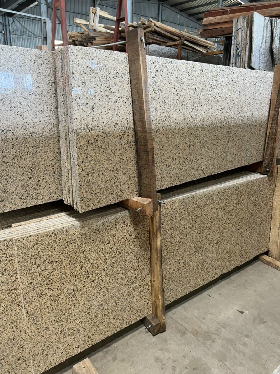 đá Granite vàng bình định giá bao nhiêu?