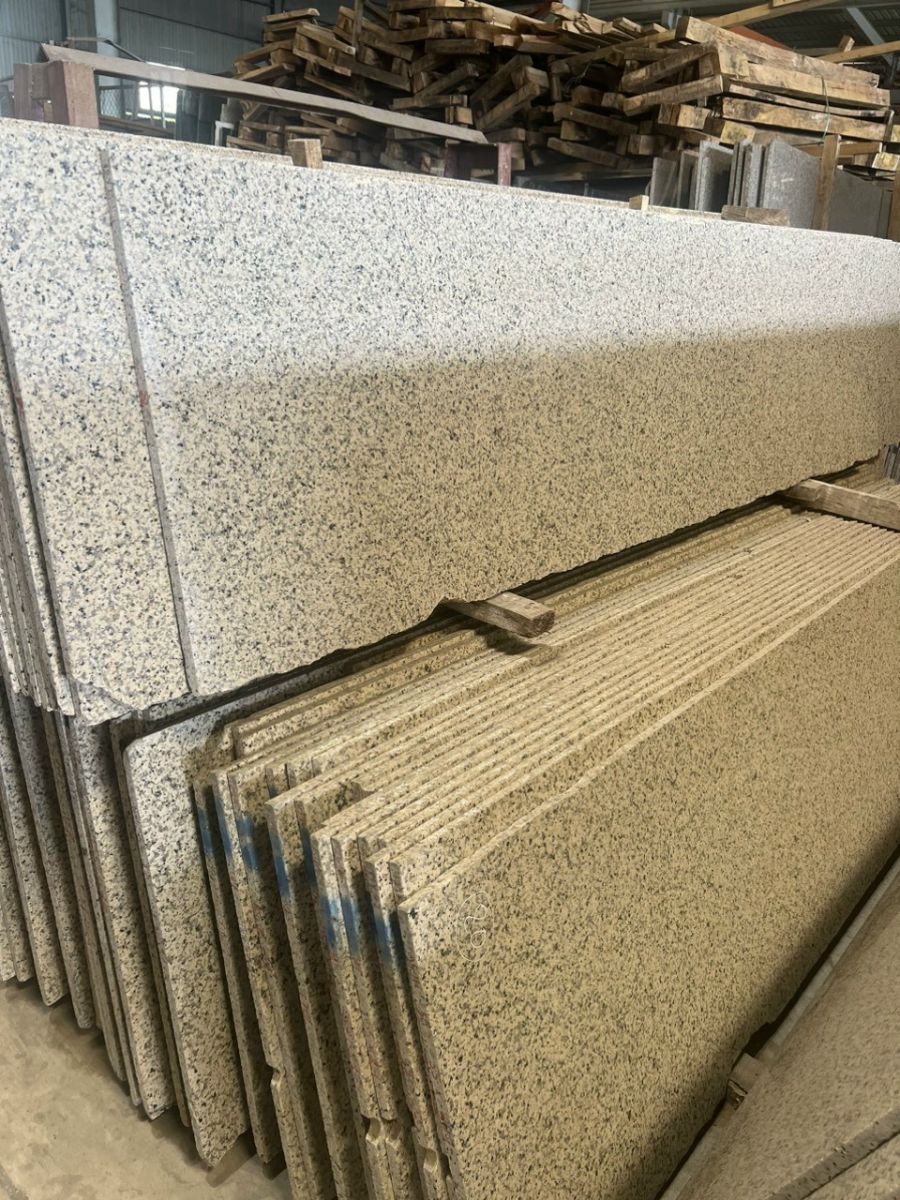 đá Granite vàng bình định giá bao nhiêu?