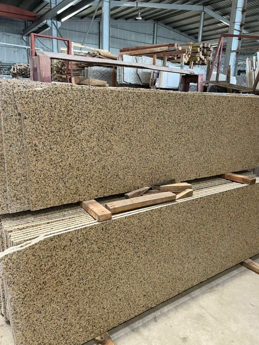 đá Granite vàng bình định giá bao nhiêu?
