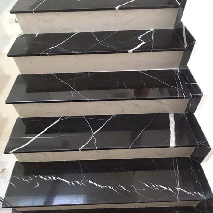 cầu thang ốp đá hoa cương đen tia chớp 19