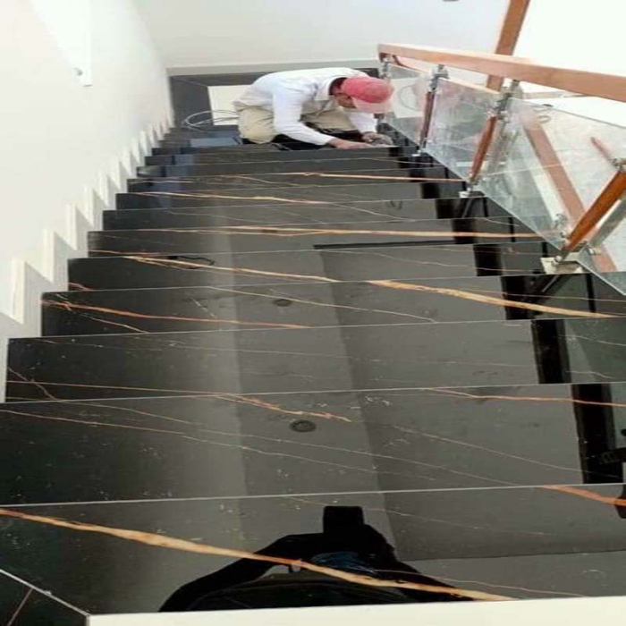 cầu thang ốp đá hoa cương đen tia chớp sứ ấn độ