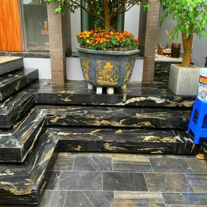 cầu thang ốp đá hoa cương đen vân mây 10