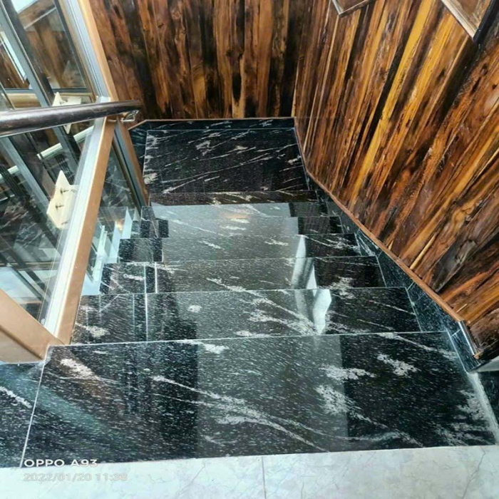 cầu thang ốp đá hoa cương đen vân mây 2